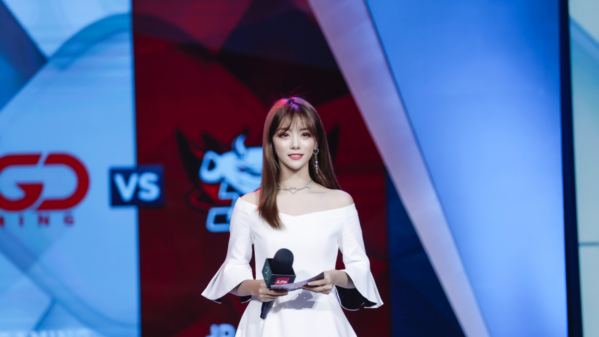 lpl女主持小钰"吊带门"事件持续发酵,官方表示将追责p图网友